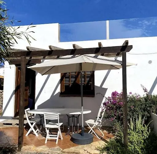 Orange House, Surf&yoga * Lajares